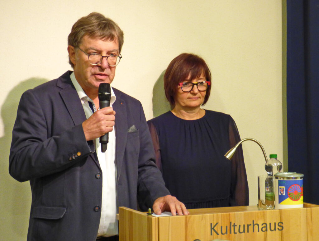 Ricardo L. Laubinger erinnert im Kulturhaus Alte Synagoge in Münzenberg an Schicksal von Sinti und Roma