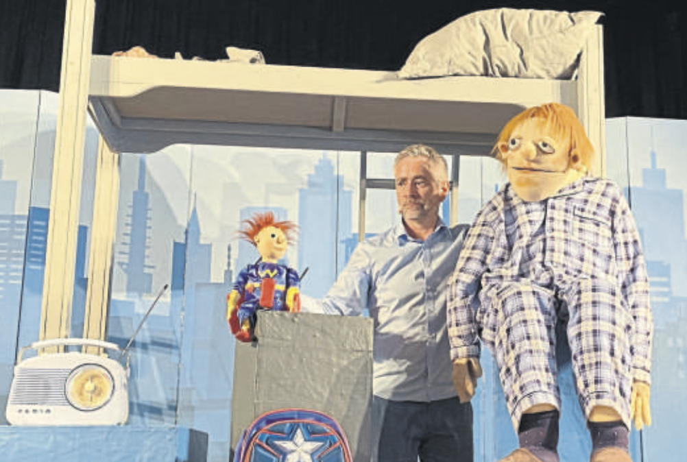 Super-Willi begeistert Münzenberger Kinder mit Mutmach-Geschichte gegen Mobbing