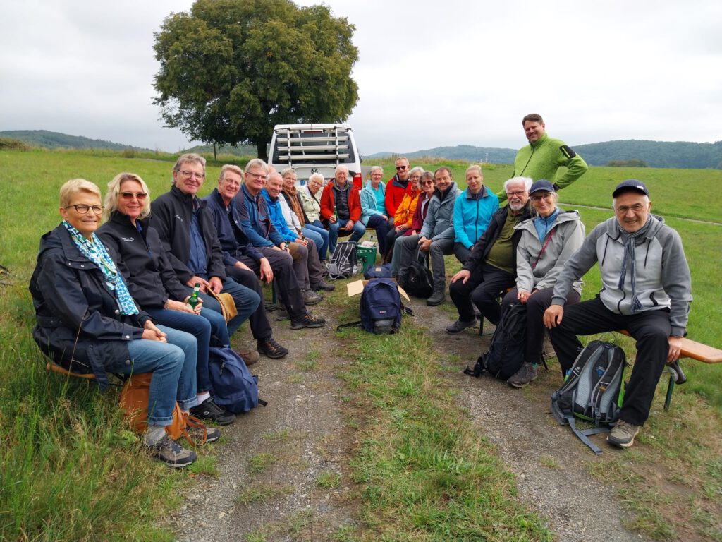 Vereinsausflug des Freundeskreises Burg und Stadt Münzenberg  - Wanderung auf der Postraubroute und zum Koppeturm